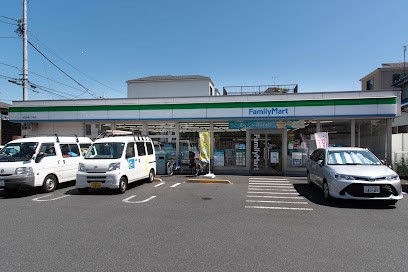 ���ӊ� �R���r�j 300m �t�@�~���[�}�[�g ���Ԓ����񒚖ړX