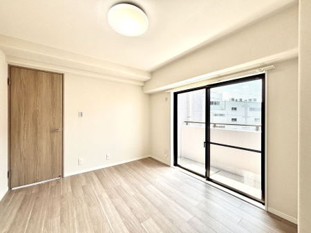 ���̑����� �o���R�j�[���J�������v���X���Ă����m��  