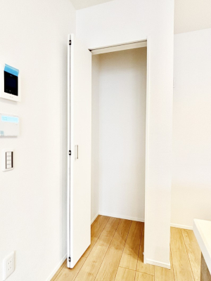 ���[ �H�i����p�i�̃X�g�b�N���X�b�L�����[�ł���p���g���[�t���ł��B