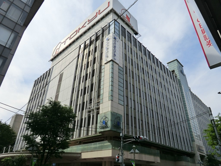 ���ӊ� �V���b�s���O�Z���^�[ 170m ���}�S�ݓX�g�ˎ��X