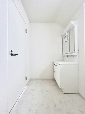 ���ʑ�E���ʏ� �������̂�����K��Ԃł��B�����̐g�x�x���C�����ǂ����g�������܂��B 