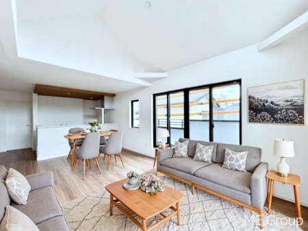 ���r���O �傫�ȑ����炽���Ղ�̗z���ƕ����������郊�r���O�@���Ƌ��CG�ł�  