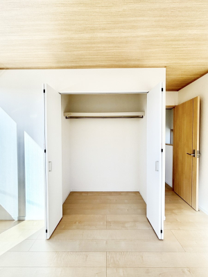 ���[ �m���̃N���[�[�b�g�B���s��������̂Ō���̈ߗނ�����������܂�܂��B