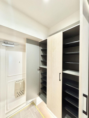 ���̑����� �����Ղ���[�ł���V���[�Y�{�b�N�X�ŉƑ��S���̌C���A���ւ�������B  