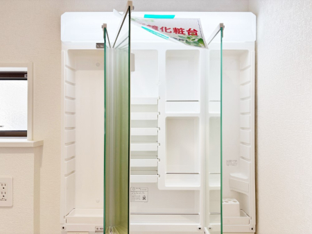 ���̑����� �O�ʋ��̗��ɁA���ϕi��q���p�i�Ȃǂ����[�\�B���ʑ����������ƕۂ��܂��I