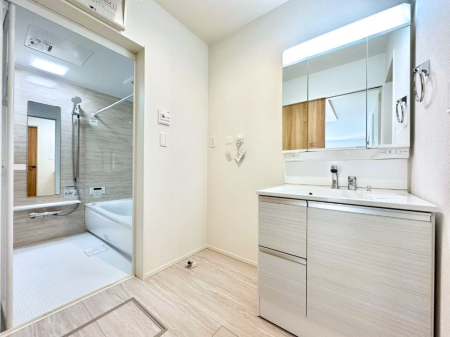 ���̑� �L�X�Ƃ�Ƃ�̂��郉���h���[�X�y�[�X�B  