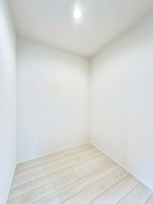 ���[ �H�i�̃X�g�b�N�⒲�����̕ۊǂɕ֗��ȃp���g���[