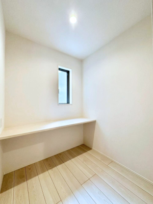 ���[ ���[�͂������A�e�����[�N�X�y�[�X�Ƃ��Ă����p�ł���J�E���^�[�t���̔[�ˁI