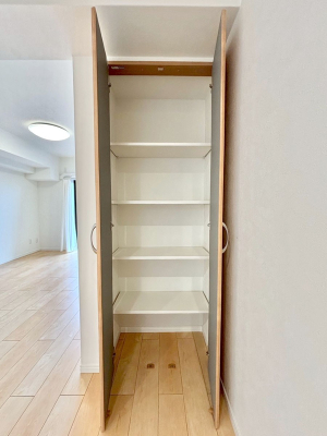 ���̑����� ���r���O���[�B�����Ɏ��[������ƕ����W�܂�LDK���X�b�L���Еt�������ł��ˁB  