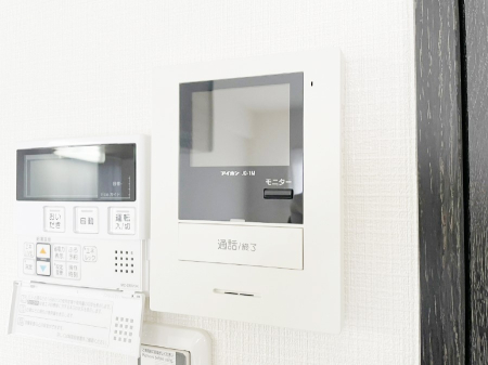 ���̑����� TV���j�^�[�t�C���^�[�t�H�����t���Ă��ăZ�L�����e�B�[��  