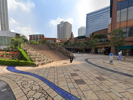 ���ӊ� �V���b�s���O�Z���^�[ 300m ���C�g���g���X�N�G�A