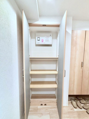 ���̑����� �����Ղ���[�ł���V���[�Y�{�b�N�X�ŉƑ��S���̌C���A���ւ�������B  