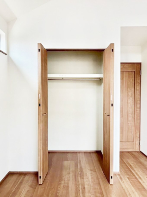 ���[ ��������ߗނ�ו��Ȃǂ̎��[�ɕ֗��ȃN���[�[�b�g�t���ł��B