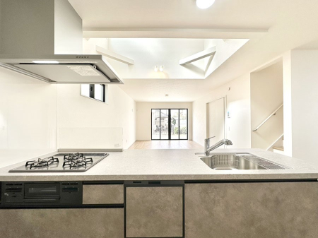 �L�b�`�� ���������Ȃ���ł����Ƒ��Ƃ̉�b���y���߂�ΖʃL�b�`��