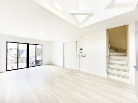 ���̑����� ���邢�z���������A�����̕��͋C�ɖ��������_�C�j���O�B   