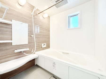 ���� ���������̂���_�[�N�J���[����ɂ����o�X���[����1���̔������t���b�V���I