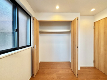 ���[ ��������ߗނ�ו��Ȃǂ̎��[�ɕ֗��ȃN���[�[�b�g�t���ł��B