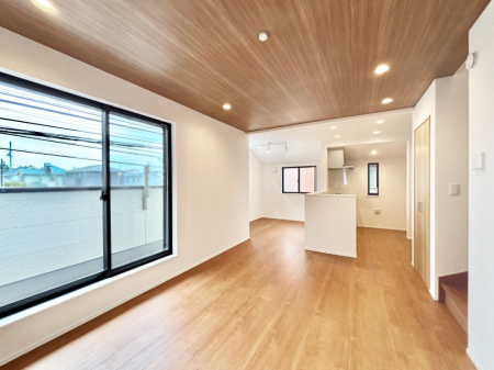 ���̑����� �o���R�j�[�ɖʂ������邢�k�c�j�͉Ƒ��݂�Ȃ̉��K���