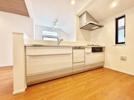 �L�b�`�� �u�₩�ȕ����ʂ蔲����L�b�`���B��������̂Ŗ��邭���C�ɂ��𗧂��܂��B