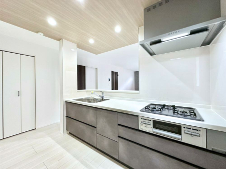 �L�b�`�� ��Ƃ肠��L�b�`���ł͂��Ƒ��Ɗy�������������ł��܂��B