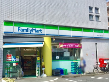 ���ӊ� �R���r�j 200m �t�@�~���[�}�[�g ���Ԍ����w�k�X