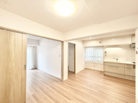 ���̑����� ���邢�z���������A�����̕��͋C�ɖ��������_�C�j���O�B   