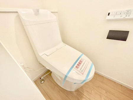 �g�C�� �g�C���͈��S�̂Q�ӏ��I���̃o�^�o�^������S�ł��B 