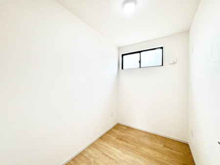 ���̑� 2�K�̔[�˂͎��[�ق��ɂ��A�C�f�A����ŉ��K��Ԃɑ�ϐg�I     