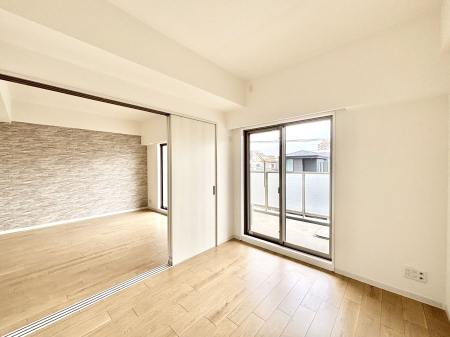 ���̑����� �o���R�j�[���J�������v���X���Ă����m��  