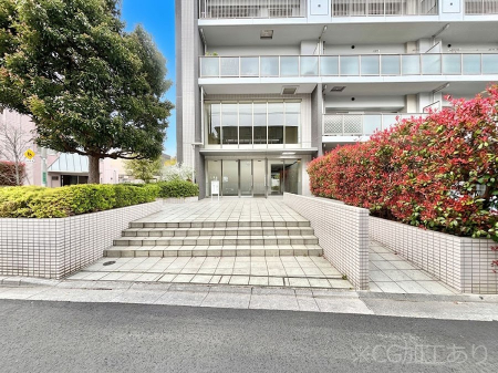 �G���g�����X �O�� �Y��ȃG���g�����X�́A���Z�҂�D�����}������Ă���܂�  