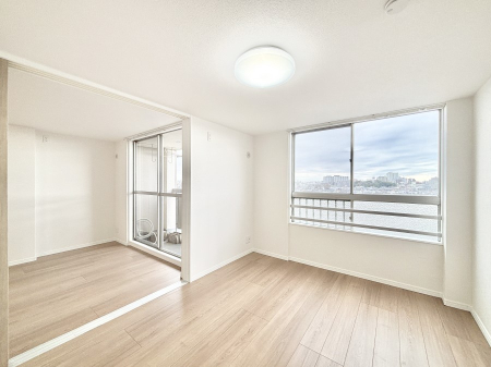 �q������ ���r���O�ɗאڂ����m���B�����˂��J������ƃ��r���O�ƌq����e���̋�Ԃɕϐg�I