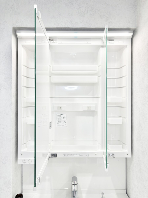 ���̑����� �O�ʋ��̗��ɁA���ϕi��q���p�i�Ȃǂ����[�\�B���ʑ����������ƕۂ��܂��I