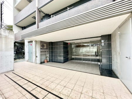 �G���g�����X �Y��ȃG���g�����X�́A���Z�҂�D�����}������Ă���܂�  