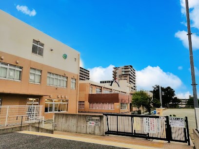 ���ӊ� ���w�Z 520m �x�m���s���邹�䏬�w�Z