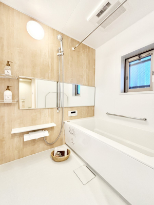 ���� ����̔�������Ă���閾�邢�������̂���o�X���[��