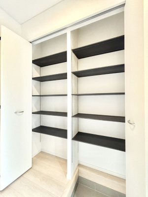 ���̑����� �����Ղ���[�ł���V���[�Y�{�b�N�X�ŉƑ��S���̌C���A���ւ�������B  