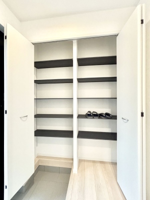 ���̑����� �����Ղ���[�ł���V���[�Y�{�b�N�X�ŉƑ��S���̌C���A���ւ�������B  