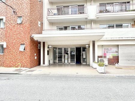 �G���g�����X �O�� �Y��ȃG���g�����X�́A���Z�҂�D�����}������Ă���܂�  