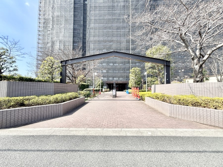 �G���g�����X �O�� �Y��ȃG���g�����X�́A���Z�҂�D�����}������Ă���܂�  