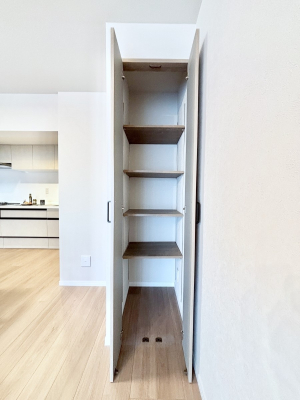 ���̑����� ���r���O���[�B�����Ɏ��[������ƕ����W�܂�LDK���X�b�L���Еt�������ł��ˁB  