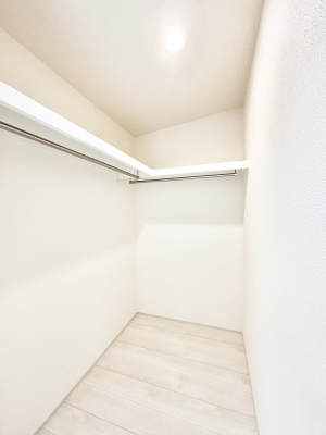 ���̑� �G�߂̈ߗނ��X�b�L�����[�I��e�ʂ̎��[�͂����͓I��WIC�t���ł��B