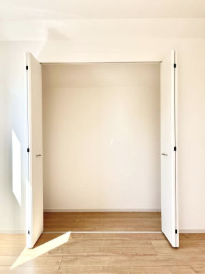 ���̑����� ���r���O���[�B�����Ɏ��[������ƕ����W�܂�LDK���X�b�L���Еt�������ł��ˁB  