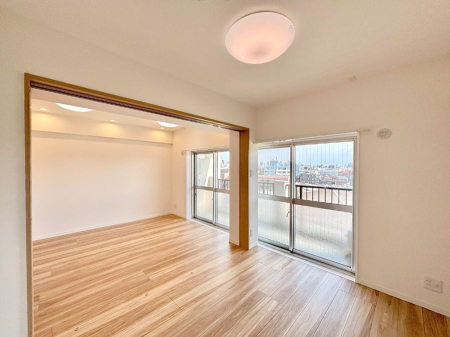 ���̑����� �o���R�j�[���J�������v���X���Ă����m��  