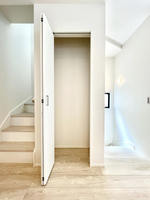 ���̑����� ���r���O���[�B�����Ɏ��[������ƕ����W�܂�LDK���X�b�L���Еt�������ł��ˁB  