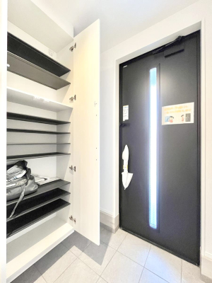 ���̑����� �����Ղ���[�ł���V���[�Y�{�b�N�X�ŉƑ��S���̌C���A���ւ�������B  