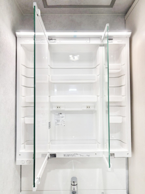 ���̑����� �O�ʋ��̗��ɁA���ϕi��q���p�i�Ȃǂ����[�\�B���ʑ����������ƕۂ��܂��I