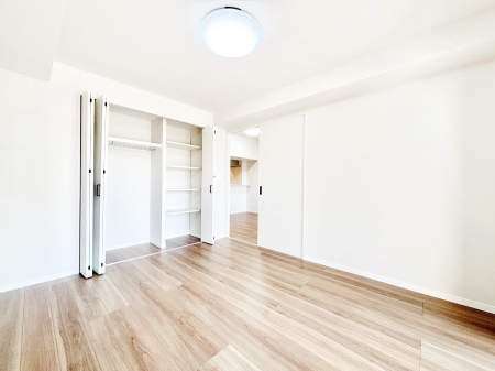 �q������ ���r���O�ɗאڂ����m���B�����˂��J������ƃ��r���O�ƌq����e���̋�Ԃɕϐg�I