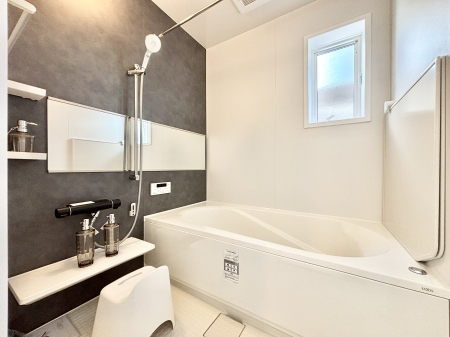 ���� ���������̂���_�[�N�J���[����ɂ����o�X���[����1���̔������t���b�V���I