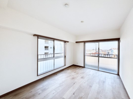 ���̑����� �o���R�j�[���J�������v���X���Ă����m��