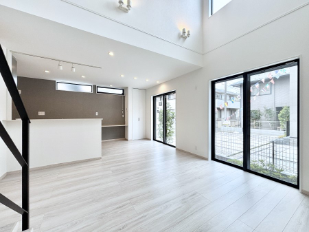 ���̑����� �Ƒ��̏Ί炪���R�Ɛ��܂�Ă���A����ȕ��͋C�̃_�C�j���O�Ɏd�オ���Ă��܂� 